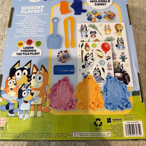 Bluey Sensory Playset with Moldable Sand - Picture 2 of 3